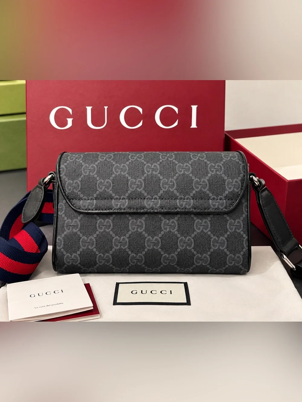 NWT Gucci Men's Black and Gray GG Supreme Messenger Bag